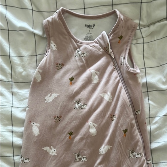 Kyte BABY Blush Rabbit Sleep Sack with Bunny and Carrot Design pink - Picture 3 of 8